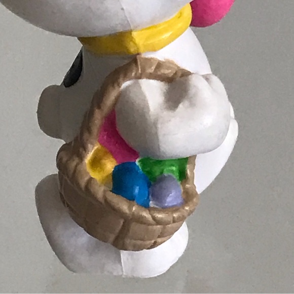 PEANUTS SNOOPY with An Easter Basket & Holding A Pink Egg - Collectible - VTG - Picture 8 of 12